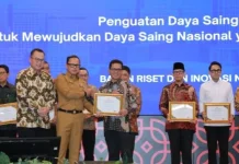 Dinilai Berhasil Perkuat Inovasi Daerah, Bupati Bandung Raih Penghargaan BRIN