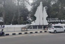 Ngabuburit di Gapura Perbatasan Subang dan KBB