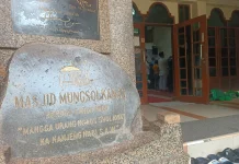 Masjid Mungsolkanas, Jejak 1869 yang Terus Menyala Ditengah Kota