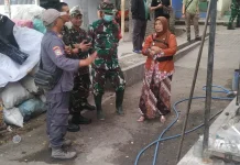 Kolaborasi Kelurahan Gempolsari dan Kodim/0618, Ubah Limbah jadi Paving Blok