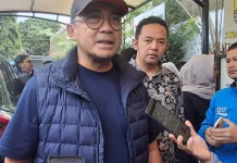 Wali Kota Bandung Ancam Bongkar Reklame yang Tutup Drainase di Jalan Binong