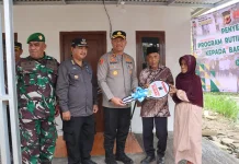 Polres Subang Serahkan Kunci Rumah, dalam Program Rutilahu