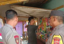 Polisi Razia Pedagang  Warung Makanan  Buka Siang Hari