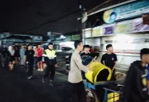 Program Rawatib, Polsek Jalancagak Bangunkan Warga untuk Sahur