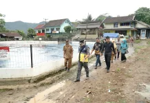 Pemkab Fokus Pantau Jalan Rusak di Garut Selatan