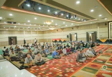 Nuzulul Quran 2026, Tim Pindad Salurkan Wakaf Santunan