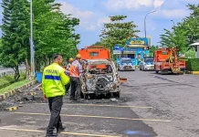 Kendaraan SUV Terbakar di Rest Area Tol Cipali