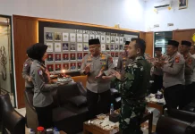 Kapolres Subang Beri Kejutan Danyon 312/KH saat Buka Bersama