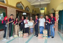 Alfamidi Bekasi dan Unilever Bersihkan 13 Masjid