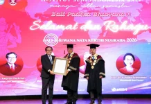 ISI Bali Beri Dubes Fadjroel Penghargaan Internasional