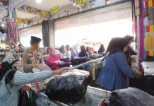 Ramadan Berkah, Polisi Ajak Anak Yatim Piatu Belanja Baju Lebaran