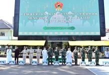 Dankodiklatad Serahkan Bingkisan Lebaran untuk Prajurit dan PNS Kodiklatad