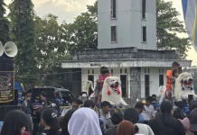 Benjang Kesenian Jawa Barat, Dipentaskan ditengah Kuliner Buka Puasa