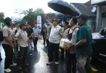 Jurnalis Televisi - Kang Cucun Berbagi Ratusan Paket Takjil dan Sembako di Nagreg