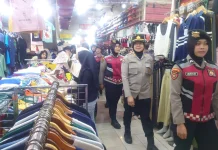 Polwan Polrestabes Bandung Intensifkan Patroli Dialogis di Pusat Perbelanjaan
