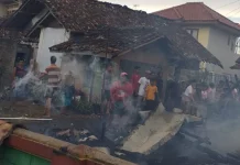 Diduga akibat Hubungan Pendek Listrik, Sebuah Rumah di Cibeber Cianjur Terbakar