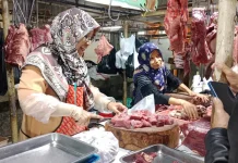 Menjelang Lebaran, Pedagang Daging Sapi di Pasar Kosambi Kebanjiran Pesanan