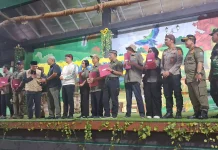 Pemkot Bandung Salurkan Bantuan untuk Ratusan Pekerja Bandung Zoo