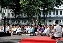 Salat Id Perdana di Plaza Balai Kota Bandung Berlangsung Khidmat