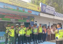 Kolaborasi Bhabinkamtibmas Dengan Babinsa di Subang Amankan Lebaran