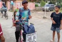 Kapolresta Bandung Penuhi Nazar, Berikan Motor untuk  Pemudik Asal Tegal
