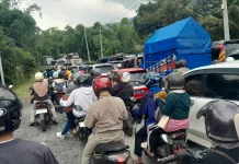 Buka Tutup, Ribuan Kendaraan Tertahan di Tutugan Leles