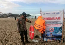 Antisipasi Laka Laut Polairud Pasang Spanduk Larangan Berenang
