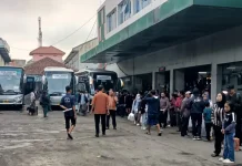 Pool Bus di Tasikmalaya dipadati Penumpang di H+3 Idul Fitri