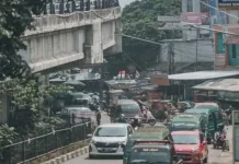Hendak Loncat dari Fly Over Kircon Pria Ini Diselamatkan Polisi