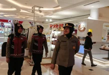 Momentum Lebaran, Polwan di Bandung Gencarkan Patroli Dialogis di Pusat Keramaian