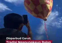Tradisi Ngapungkeun Balon di Panawuan Garut