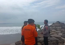 SAR Gabungan Melakukan Pencarian Korban Tenggelam di Pangandaran