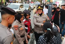 Braga Padat Pengunjung, Polrestabes Bandung Gelar Patroli Dialogis Jaga Keamanan
