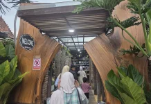 Resto Hangat dengan Nuansa Tradisional  dan Pecinta Binatang