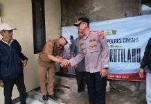 Polsek Cimahi Resmikan Bantuan Rutilahu untuk Warga Sindangsari