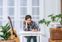 Hidup Autentik, Cara Mengenali Diri Sendiri di tengah Tekanan Sosial