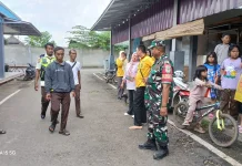 Paska Lebaran, Babinsa Koramil Pagaden Ciptakan Keamanan Pasar