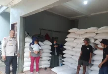 Polisi di Garut Kawal Pendistribusian Hasil Panen Jagung Kelompok Tani