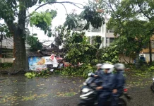 Hujan Deras dan Angin Kencang Terjang Bandung
