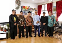 Tidak Nyaman Dengan Busana Mahal, Diky Candra Pilih Busana Buatan Tasikmalaya