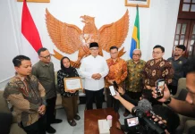 Pemkot Bandung Serahkan Santunan 50 Juta kepada Keluarga Korban Pohon Tumbang