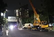 Satpol PP Bandung Tertibkan 20 Bando dan 42 Reklame
