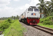 Kereta Siliwangi Tertahan akibat Genangan Air Jalan Cianjur–Cibeber