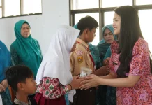 Ratusan Siswa SD di Subang Dapat Kacamata Gratis