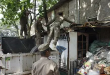 Satpol PP Bandung Tertibkan Bangli dan PKL di Babakan Tarogong