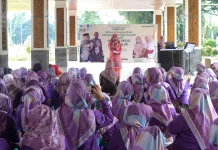 Ega Agustine Buka Pembelajar Keempat Sekolah Lansia Prisma