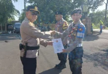 Bantu Ketupat Lodaya, Kapolsek Beri Penghargaan Personel Pramuka
