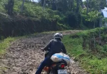 Potret Jalan Desa Cukangjayaguna Tasikmalaya yang 15 Tahun Rusak Parah