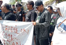 Puluhan Massa Dukung PN agar Proses Mafia Tanah Diusut Tuntas