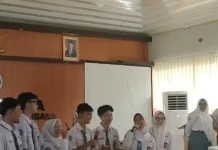 Siswa SMA Angkasa Bandung Belajar Menaklukkan Panggung dalam Pelatihan